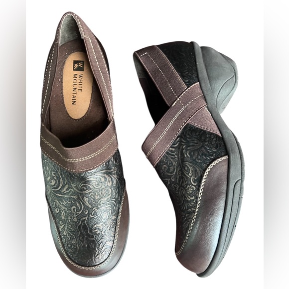 White Mountain Happy Embossed Tooled Leather Shoe Clogs Brown Slip On Clog - Picture 3 of 10